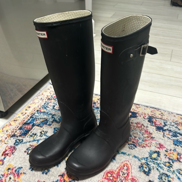 Tall Hunter rain boots. - Picture 1 of 6